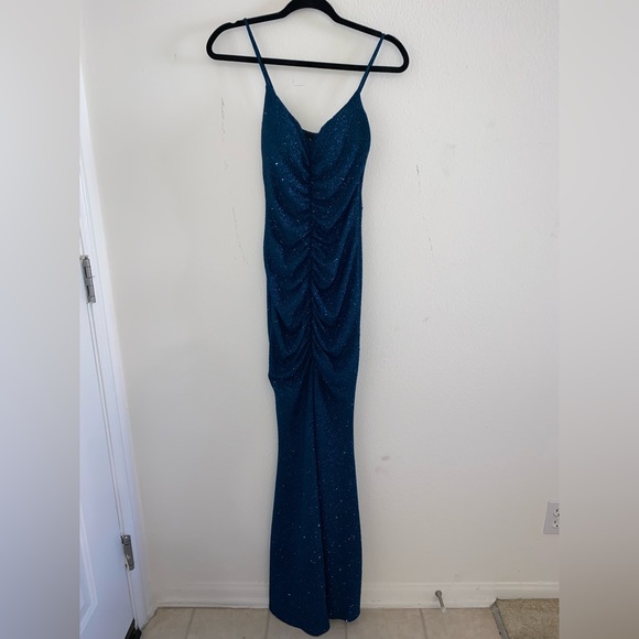 Graceful Elegance: Teal Floor-Length Dress for Enchanting Occasions